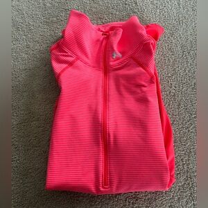 Under armour woman’s pullover XS